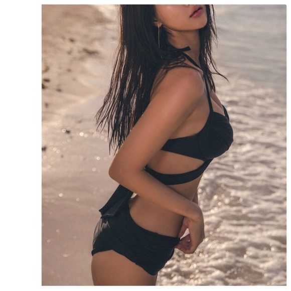 ⚡️Padded push up halter 2 piece bikini set  🚤💦 - Picture 4 of 7